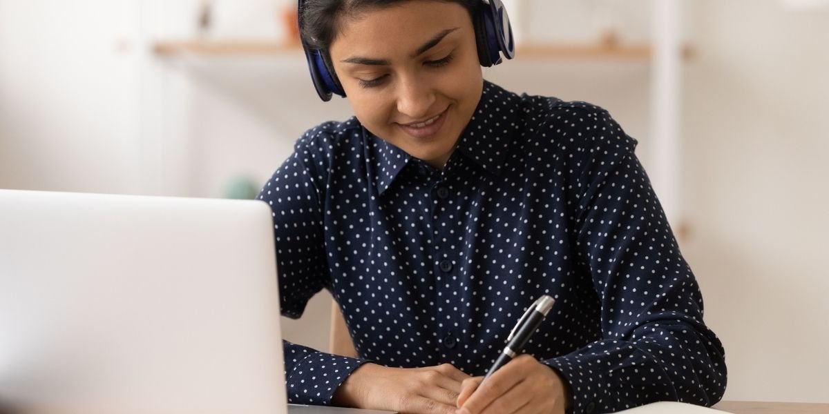 Lista completa de documentos necessários para uma transferência universitária em Espanha