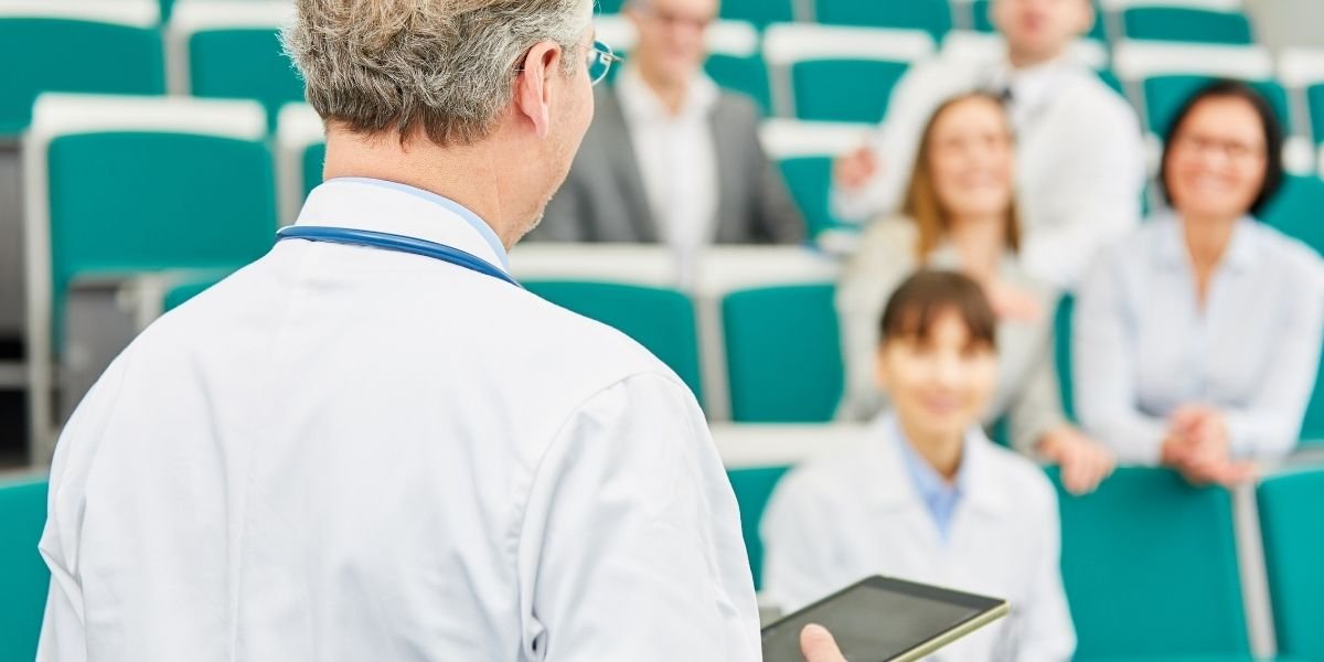 melhores faculdades de Medicina na Espanha para estudantes brasileiros - Outras opções de estudo