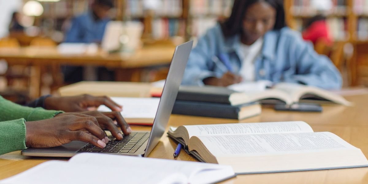 Concorrência e vagas em diferentes universidades
