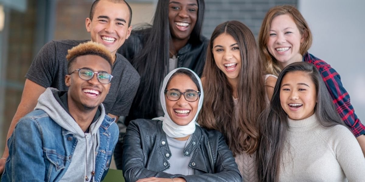 Oportunidades académicas e programas para estudantes internacionais